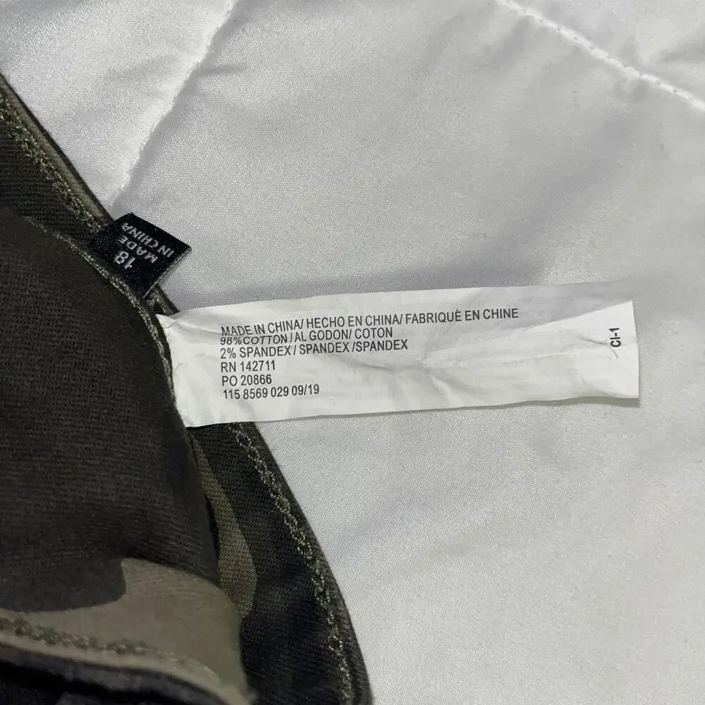 Eloquii Woman’s Plus Size 18 Zip Hem Stretch Highrise fly Camouflage Cargo Pants - Picture 9 of 9